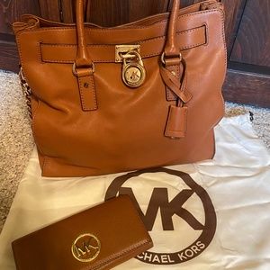 *SOLD!! Bundle! Michael Kors leather purse AND wallet